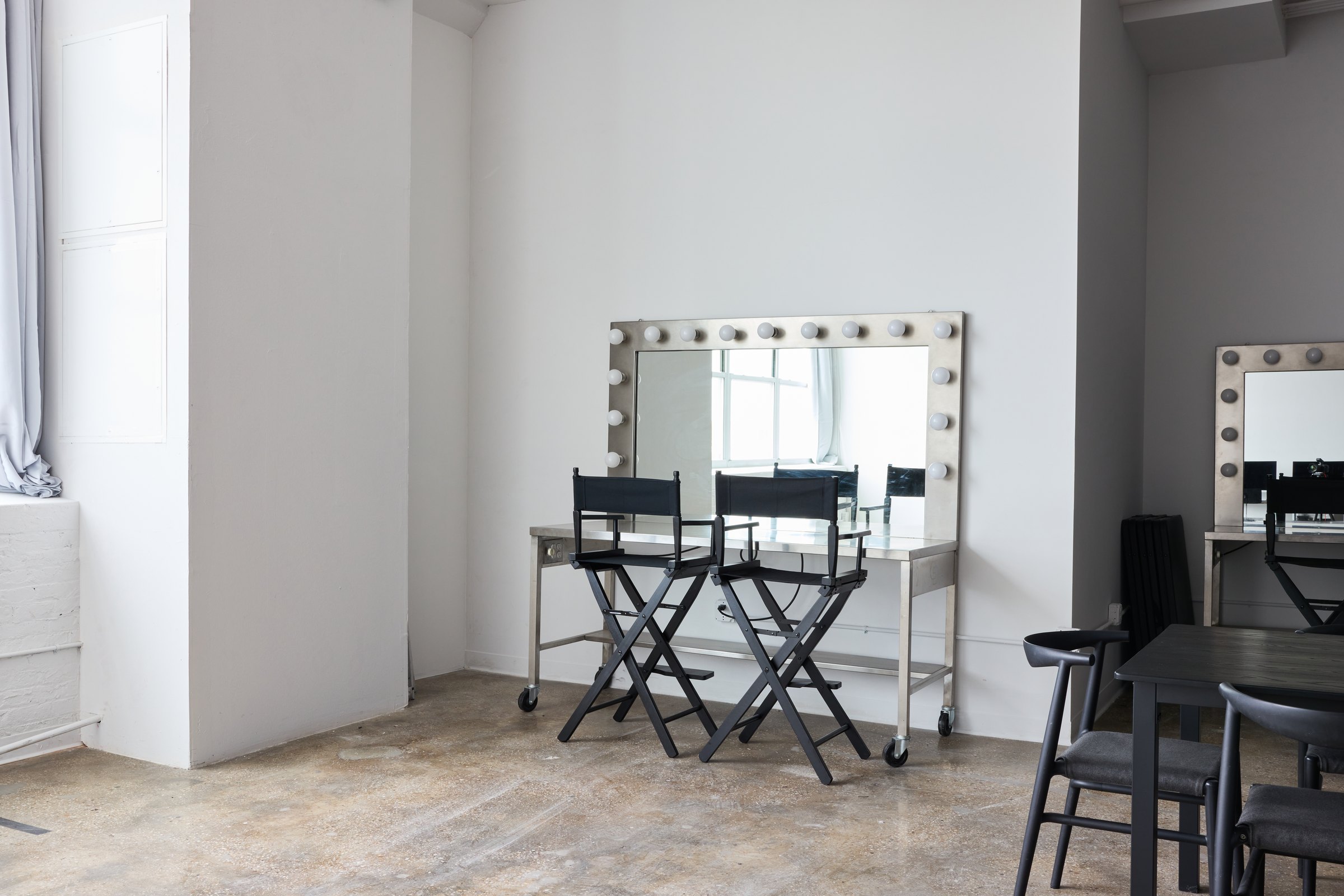 Beauty station, window light