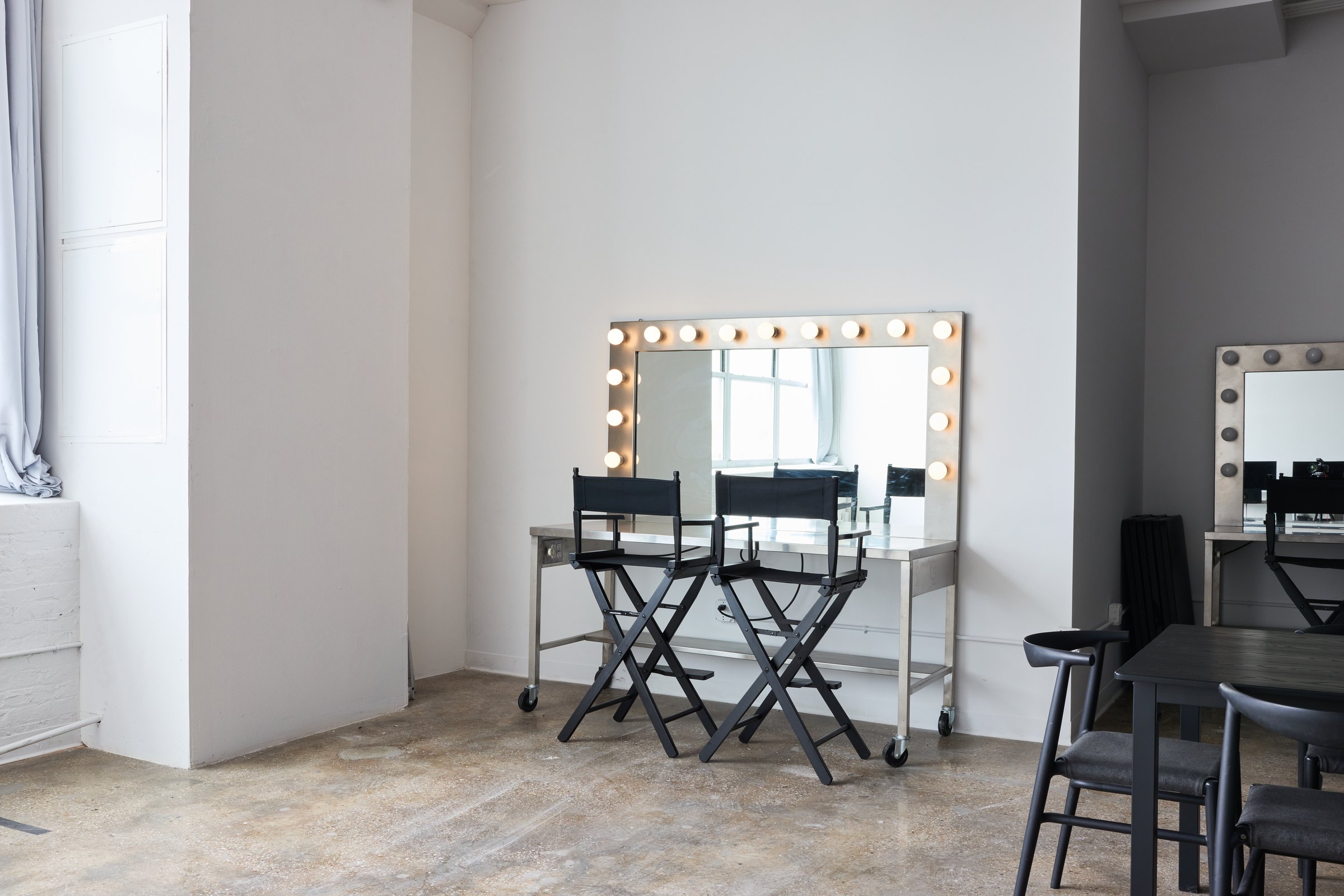 Beauty station, mirror lights on